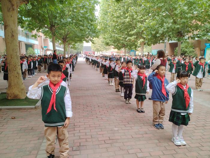 红领巾爱祖国 争做新时代接班人——港湾路小学举行庆祝建队节暨新队员入队仪式