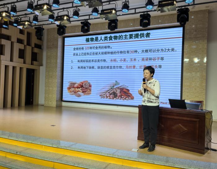 乘植物科普之风，踏科技创新之路 一一中国植物学会“万人进校园”大型科普活动走进西安高级中学