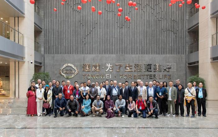 四川省人民对外友好协会及共建“一带一路”国家友好组织来宾一行莅临通威参观访问