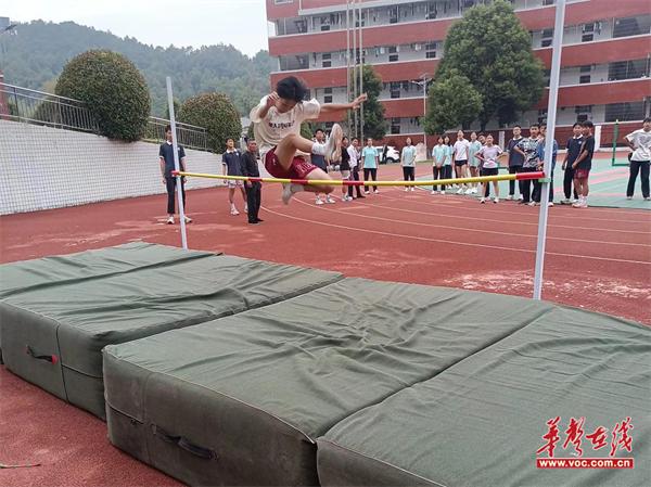 石马山街道中心学校举行第三届中小学生田径运动会