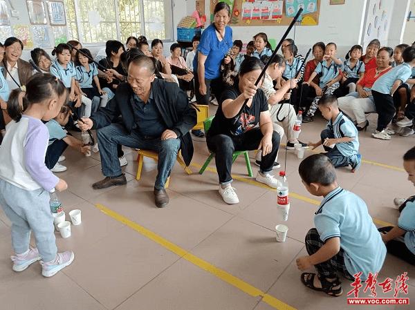 华容县幸福中心幼儿园开展重阳节活动