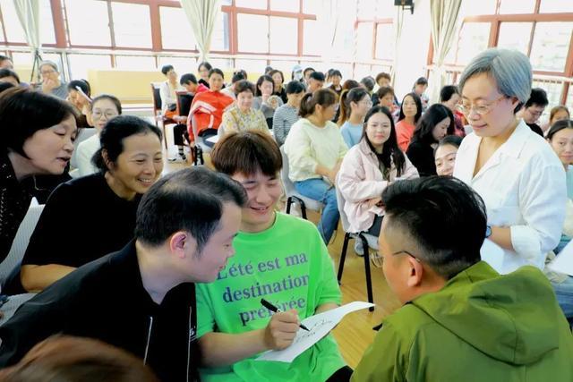 书香作伴，亲子同行｜让阅读成为爱的纽带，共同搭建成长的桥梁