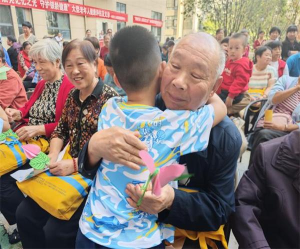 “爱满重阳 孝润童心”——市苗苗幼儿园开展重阳节系列活动