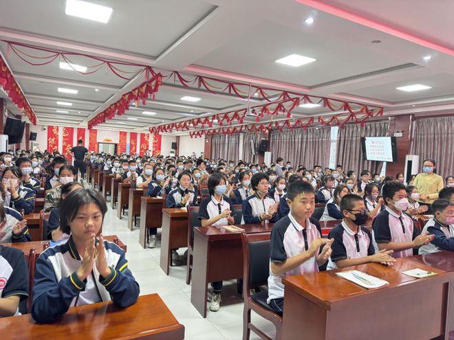 纪律严明树形象，学风优良赢未来----西安市第四十八中学成功召开初一年级纪律教育大会