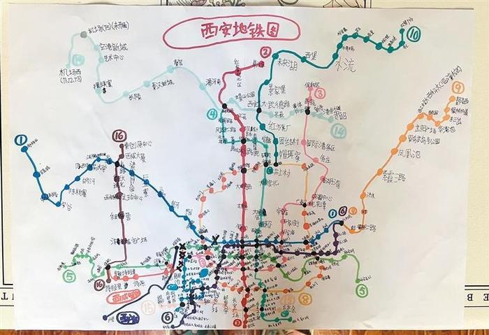 每条线路、换乘站点都熟记于心 7岁小学生画了200多张西安地铁线路图