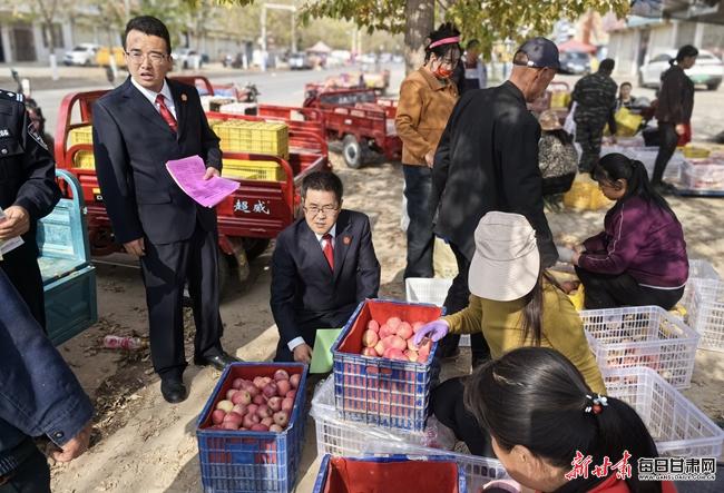 正宁县法院：苹果法庭倾心守护群众“金果果”