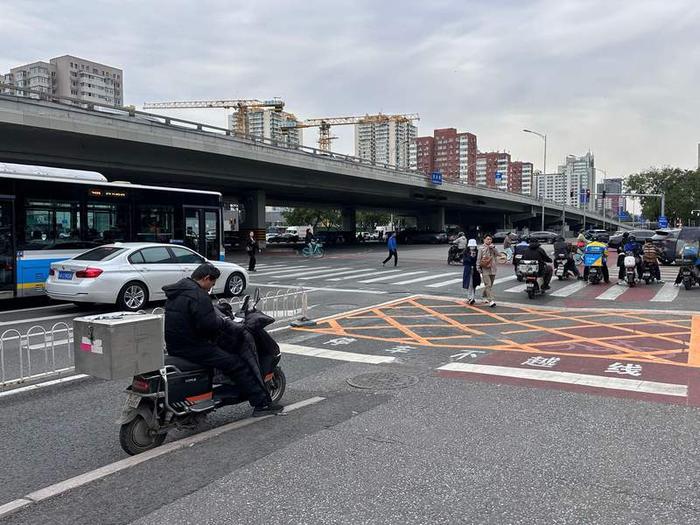 注意，北京多地路口已后移这条线