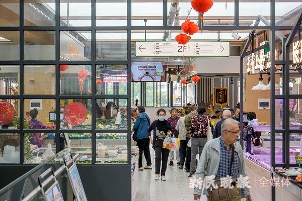 图说:众乐山市集二楼菜场宽敞明亮、布局合理