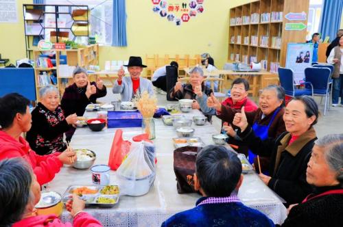 大湾区新型节能技术走进彭州“爸妈食堂”，改善乡村生活环境