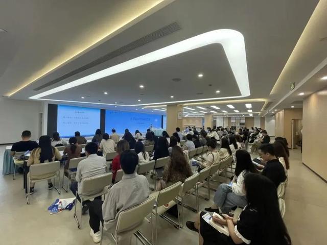 浦东新区举办人才出入境新政宣介会