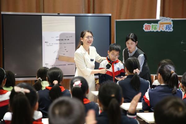 市第三届“联校协作教研杯”小学教师教学素养展评活动在五堰小学举行