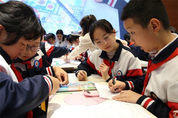 市第三届“联校协作教研杯”小学教师教学素养展评活动在五堰小学举行