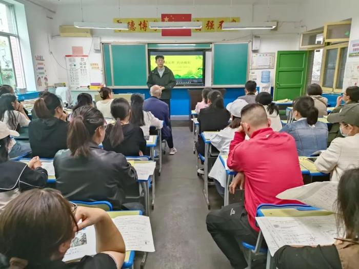 未央区红旗小学召开本学期第一次家长会