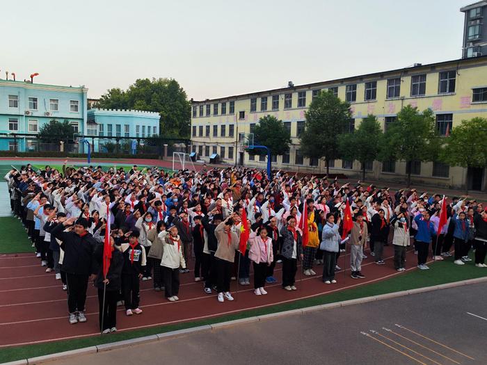 红领巾心向党，争做时代好队员，郑州市第六十六中学举行建队仪式