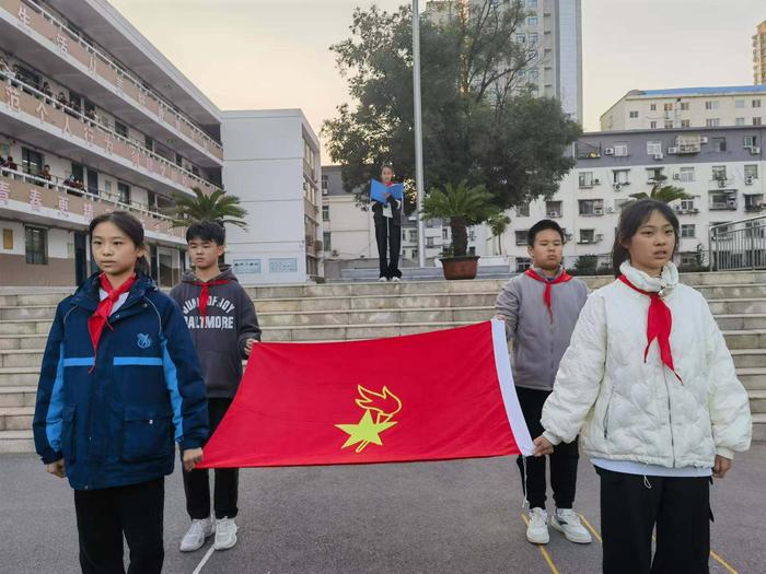 红领巾心向党，争做时代好队员，郑州市第六十六中学举行建队仪式