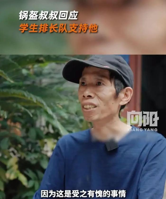 这个锅盔摊位排队上百米，几万网友都说想吃，啥情况？