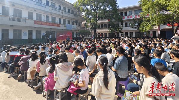 灵官镇中心小学：法治教育进校园 守护少年助成长