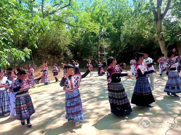 曲靖马龙：翩翩芦笙舞 律动民族魂