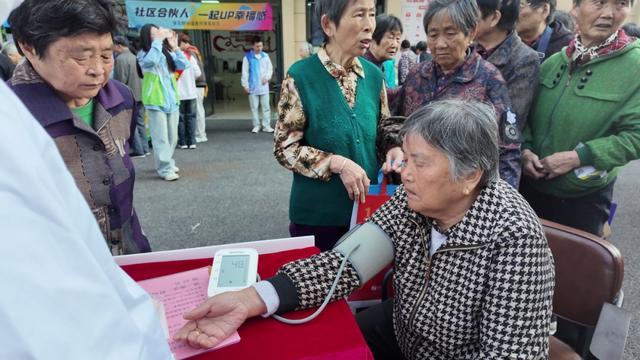 “幸福合伙人，一起UP幸福感”，清河湾社区开展便民服务