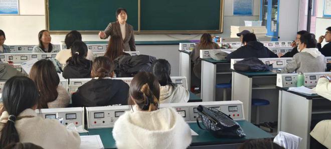 合作共建 双向服务——西安文理学院60名学生赴西安市五环中学开展教育见习活动