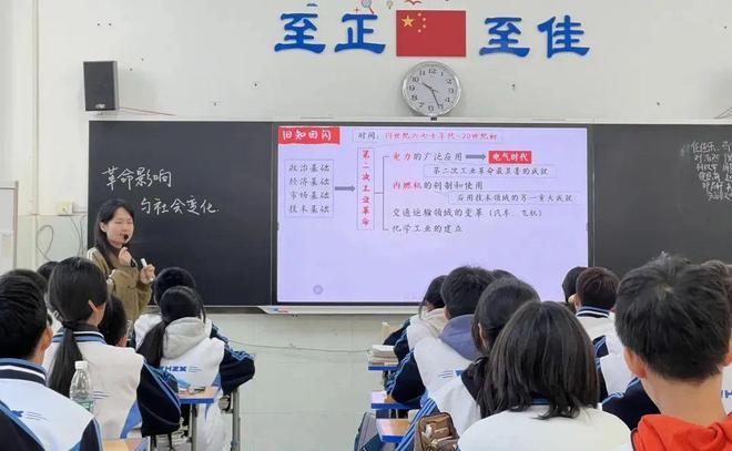 合作共建 双向服务——西安文理学院60名学生赴西安市五环中学开展教育见习活动