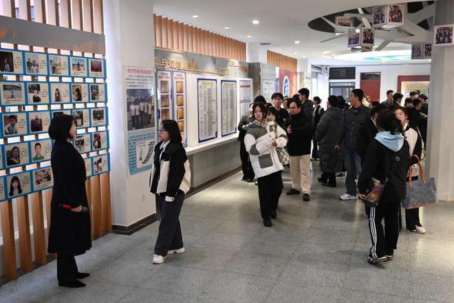 合作共建 双向服务——西安文理学院60名学生赴西安市五环中学开展教育见习活动