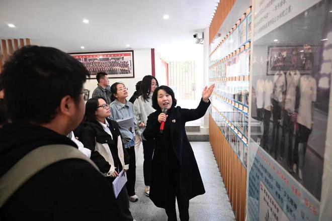 合作共建 双向服务——西安文理学院60名学生赴西安市五环中学开展教育见习活动