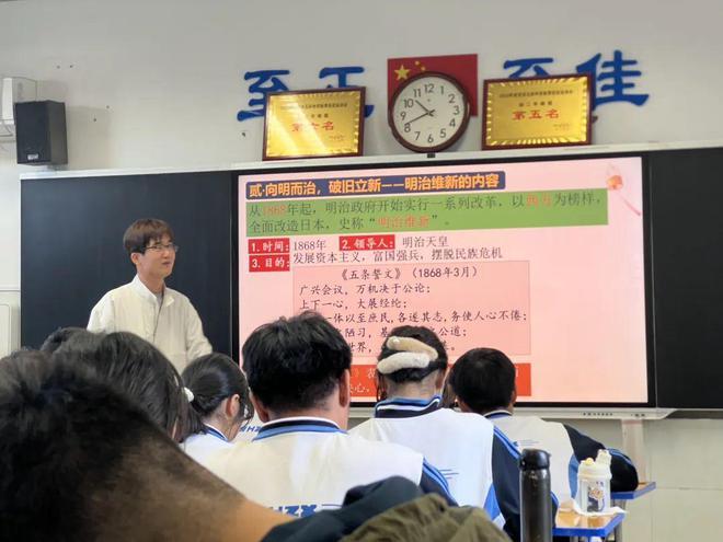 合作共建 双向服务——西安文理学院60名学生赴西安市五环中学开展教育见习活动