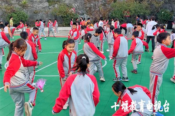 市人民小学上海路校区：强“毽”体魄 燃动校园