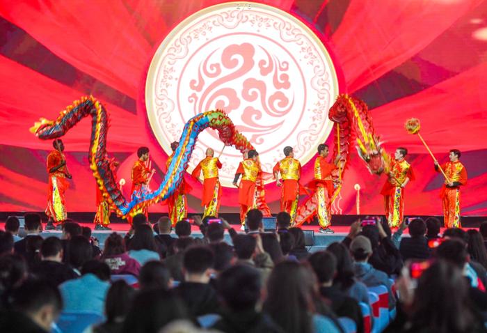 为构建更加紧密的中国—中亚命运共同体贡献青春力量！中亚青年友谊营开幕