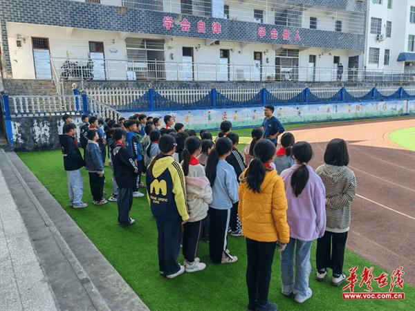 民乐镇中心小学开展住校生宿舍排查与消防应急演练活动