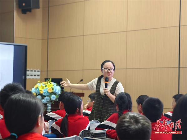 长沙市校本研修示范基地校展示观摩活动在开福区清水塘小学举行