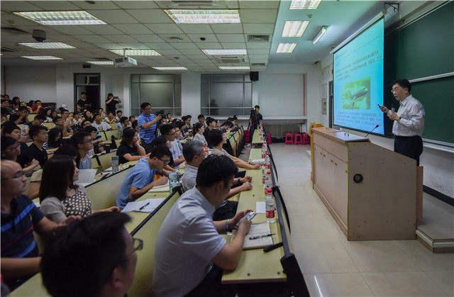 大学选课“红黑榜”：别让“水课”上“红榜”| 新京报快评