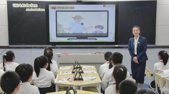 智启课堂 数融未来 | 2024年全市中小学教师信息技术应用能力课堂教学在西安藤信学校进行