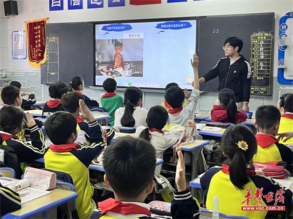 天鹅湖学校小学部：深耕课堂谋质量 驻校教研促成长