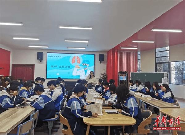 芷江三中携手土桥镇中学举行新入职教师课堂教学竞赛课活动