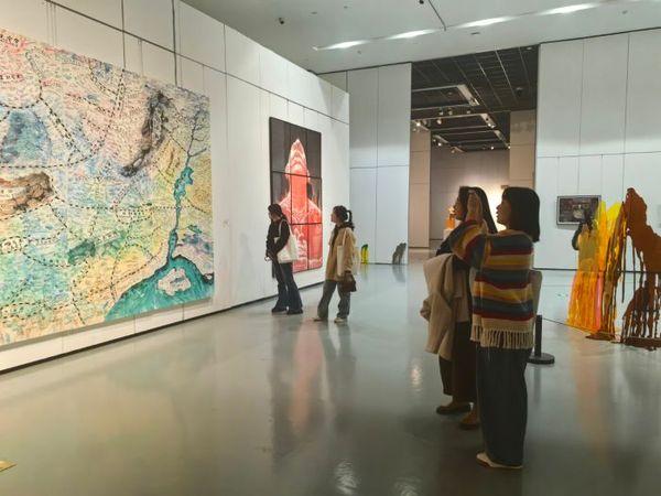 “（中国）西部美术作品双年展”滨海美术馆展区启幕