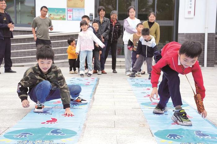 广陈镇龙兴村开展青少年农旅研学活动