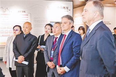 在中国、为中国、与中国一同发展