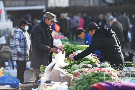 冬吉林·逛早市②｜逛不够的东岭南街早市