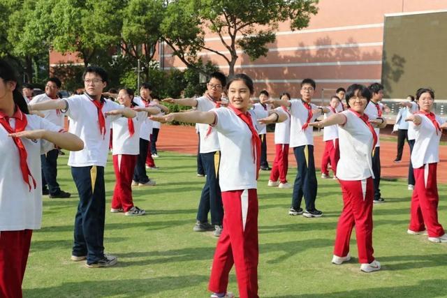 活力校园“动起来”｜精彩学生活动节、体育冠军进校园……奉贤区这样促进学生健康成长