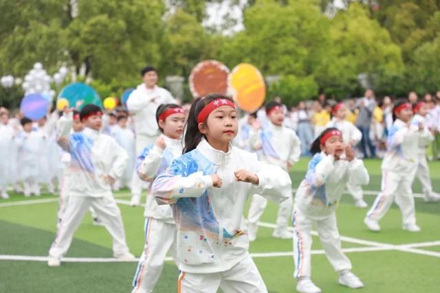 活力校园“动起来”｜精彩学生活动节、体育冠军进校园……奉贤区这样促进学生健康成长