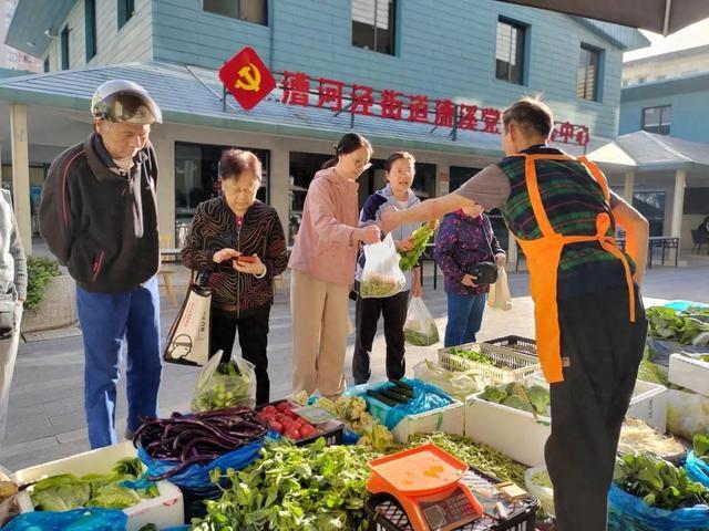 从“圈内”到“圈外”，“宝藏”集市为社区生活注入新活力