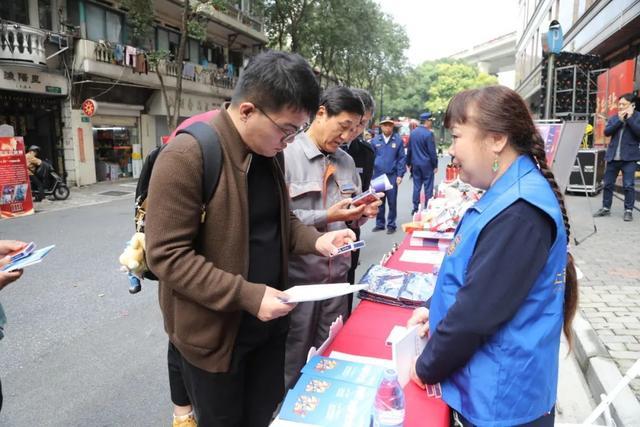 黄浦消防联合淮海集团开展商业综合体大演练大宣传活动