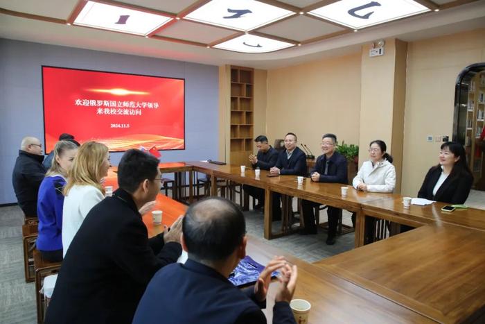 俄罗斯国立师范大学来西安锦园学校交流访问