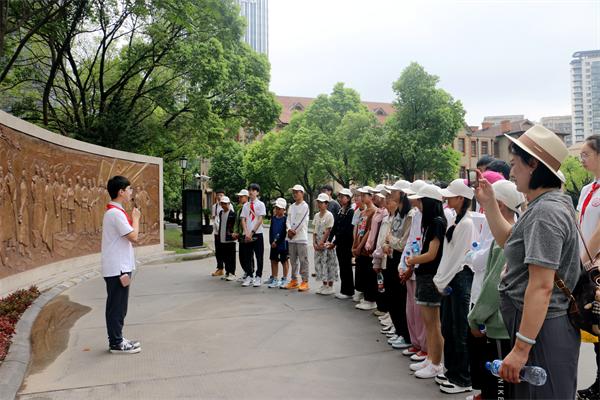 跨越山海同频共振，润物无声花开万里——记香格里拉中学“组团式”教育帮扶