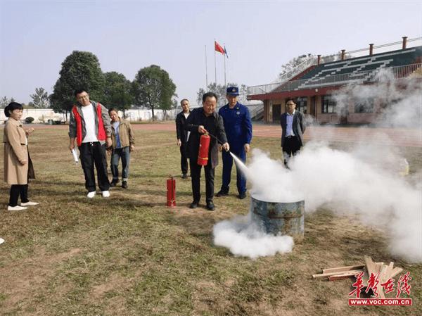 西湖管理区第一中学开展消防紧急疏散演练活动