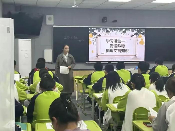 西安市汉都新苑中学举行2024年“青蓝工程”指导教师示范课