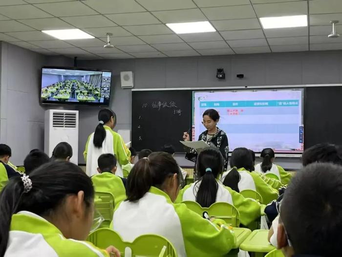 西安市汉都新苑中学举行2024年“青蓝工程”指导教师示范课