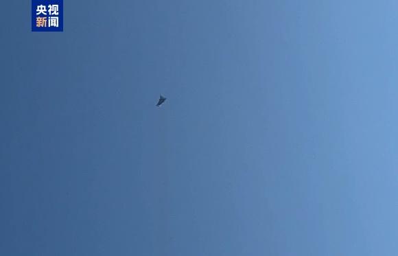 △苏-57在空中。